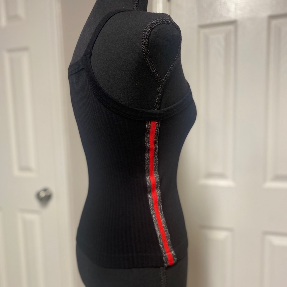 Stretchy Ribbed Razorback - Picture 3 of 11